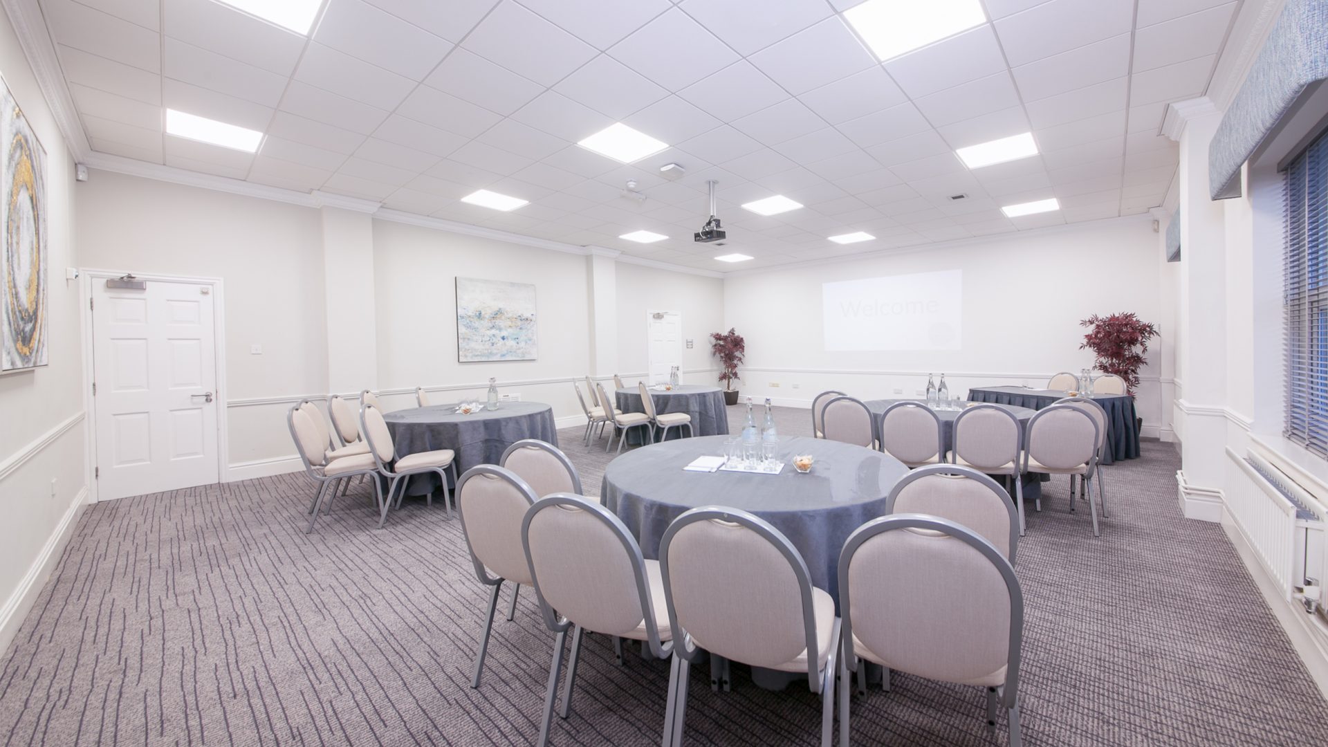 cover-room-cabaret-style