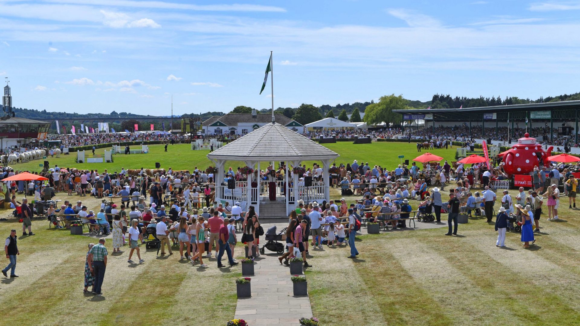 gys-presidents-lawn-bandstand